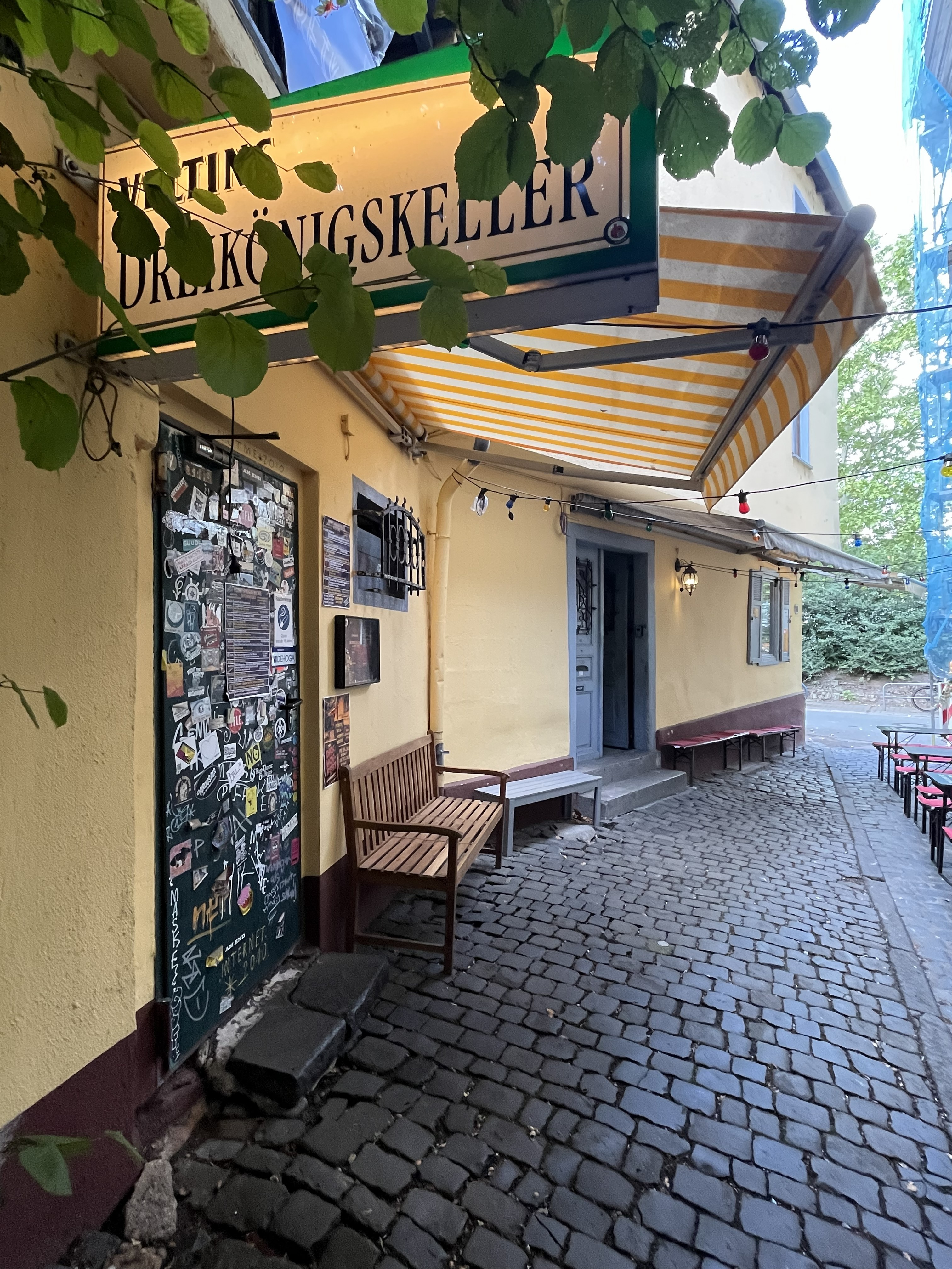 Hof Richtung Straße